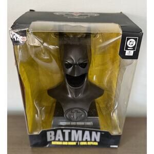 McFarlane DC Direct Batman Dark Knight Returns 1:3 Scale Cowl Prop Replica Statu